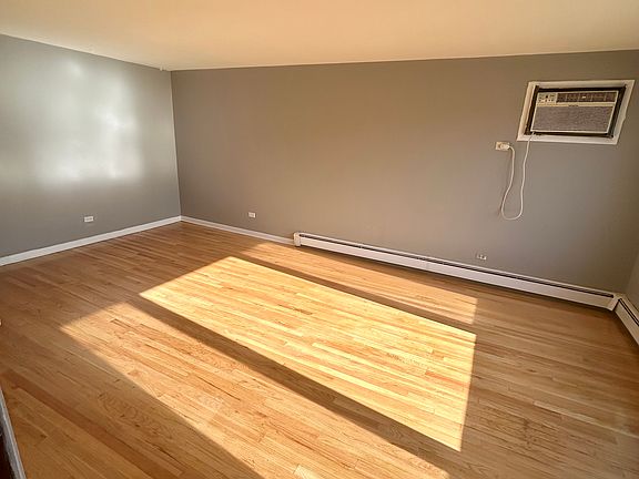 2nd image of 1616 Memorial Dr APT 2