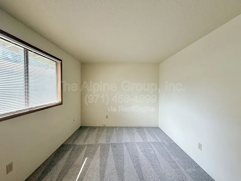 240 NE 143rd Ave — Photo 20