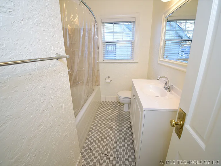 1740 S Yorktown Ave — Photo 8