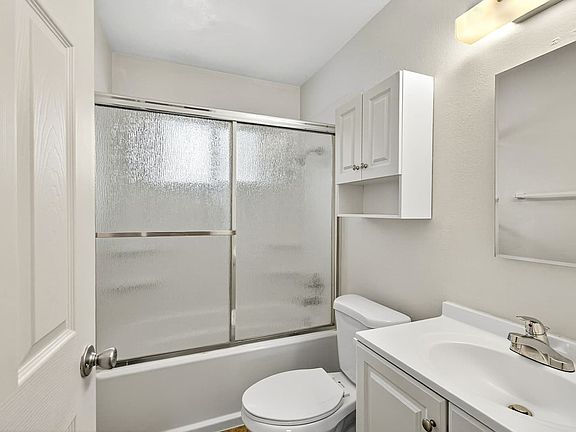 5th image of 230 Lincoln St