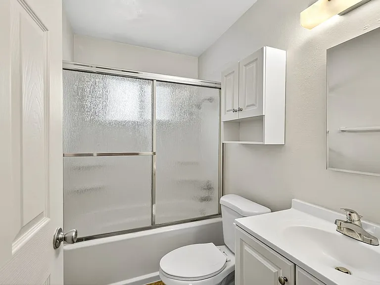 230 Lincoln St — Photo 4
