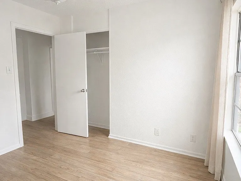4211 Tropical Dr — Photo 9