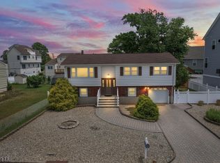 17 Lagoon Dr W, Toms River, NJ
