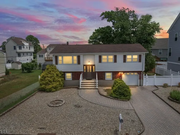 17 Lagoon Dr, Toms River Township, NJ 08753