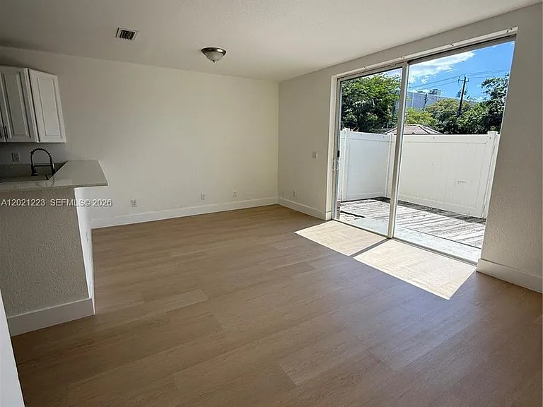 1247 NE 23rd Ave — Photo 6