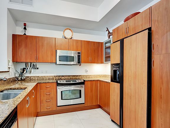 5th image of 804 E Windward Way #103