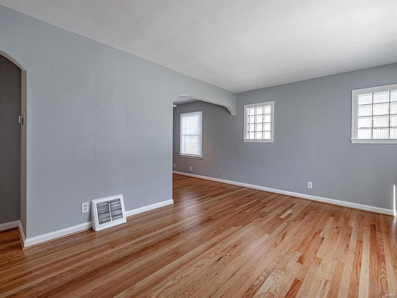 2nd image of 1165 Hilltop Dr