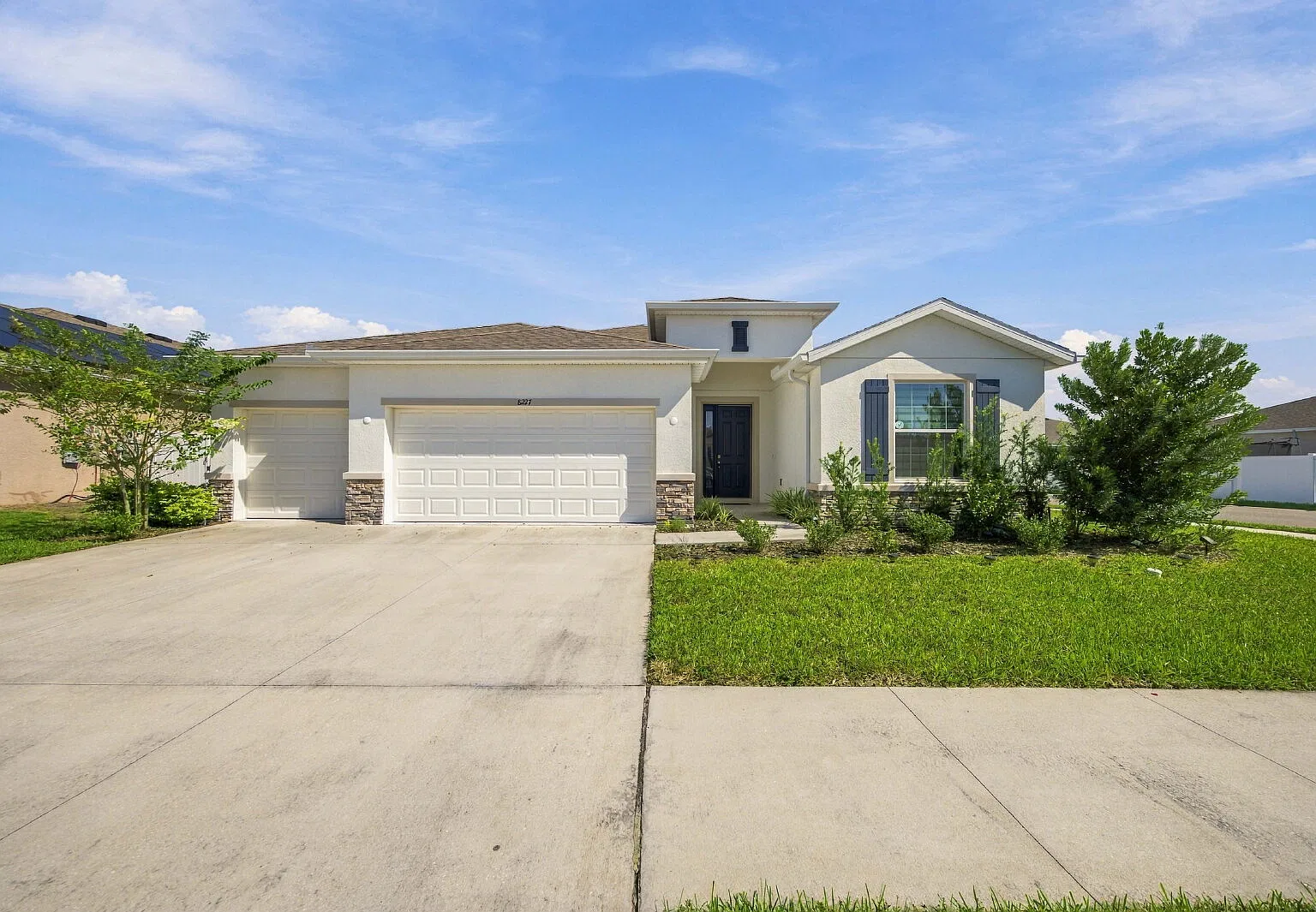 4 bed, 3.0 bath, 2537 sqft, $2,495 — Photo 1