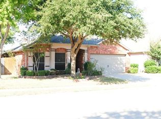 8367 Pipestone Dr, Fort Worth, TX 76137