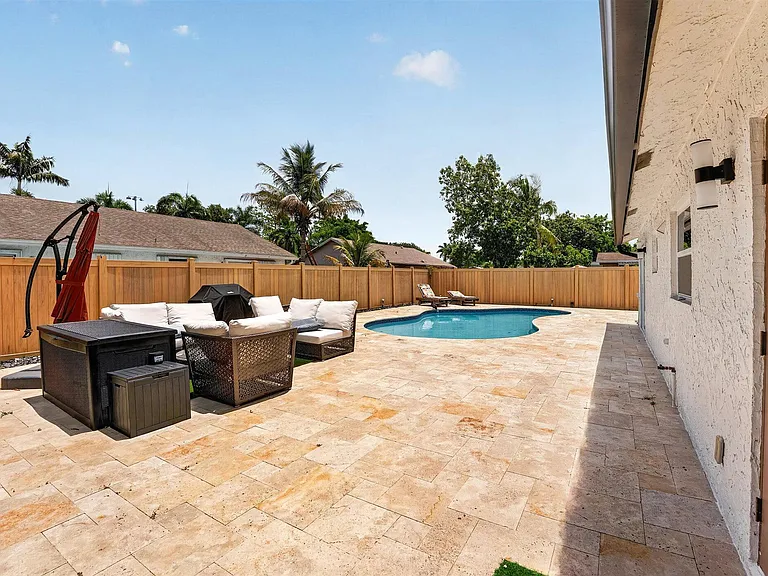8131 NW 44th Ct — Photo 65