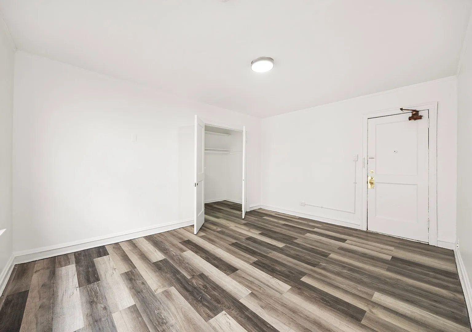 Updated Studio Apartment — Photo 2
