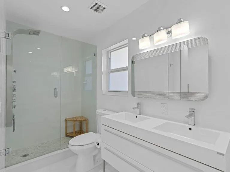 391 SE 7th Ave — Photo 18