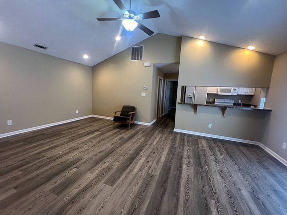3rd image of 2826 W Middleground Dr