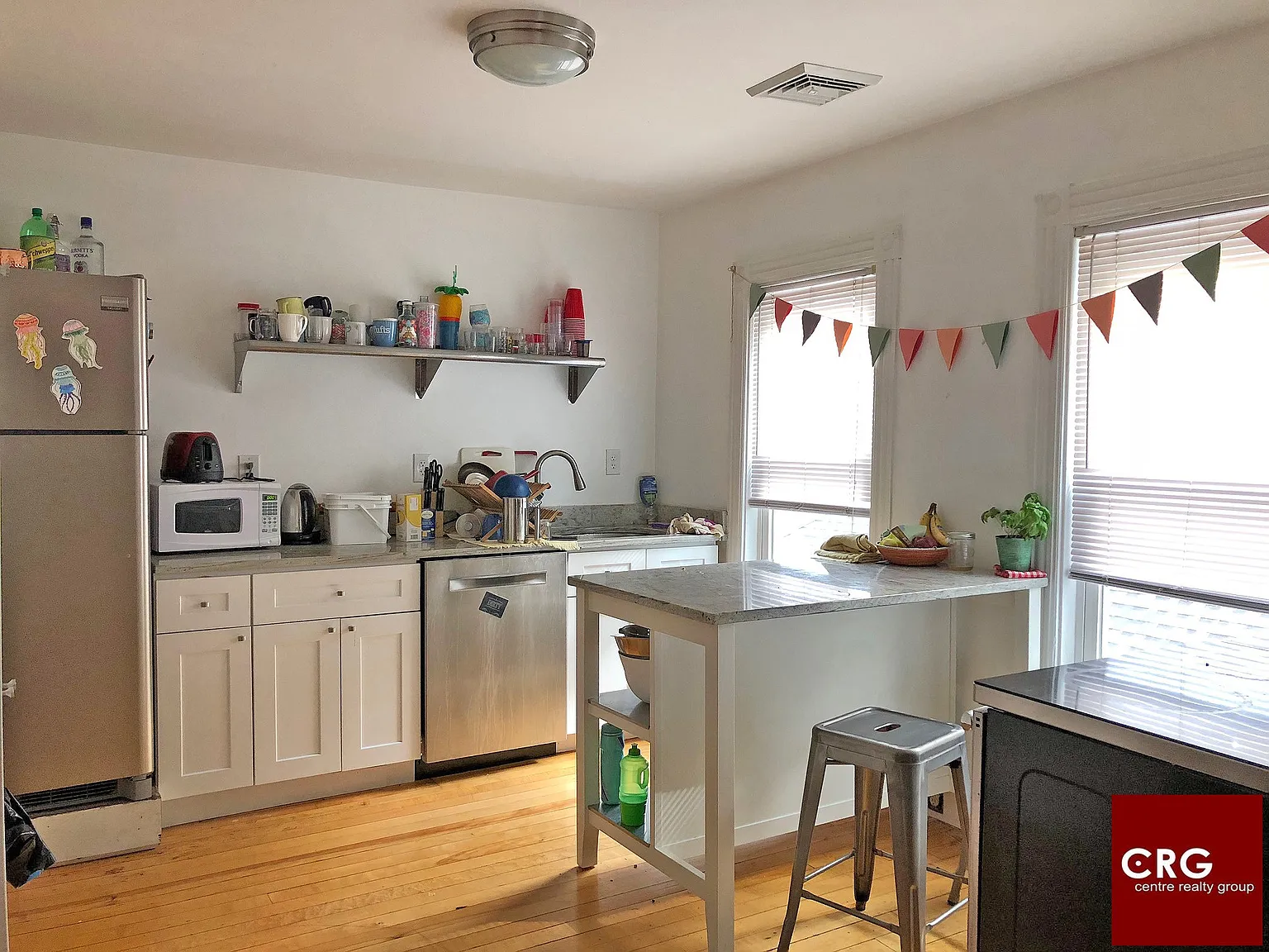 4 bed, 1.0 bath, 1000 sqft, $5,575 — Photo 1