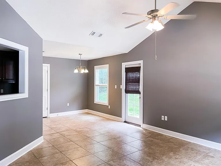 1628 Oxford Pl — Photo 9