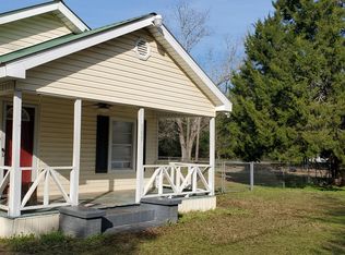 105 N Pleasant St, Geneva, AL 36340
