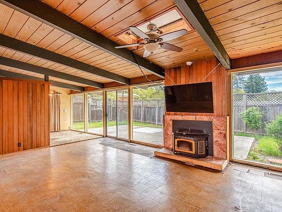 5th image of 2209 Beverly Way
