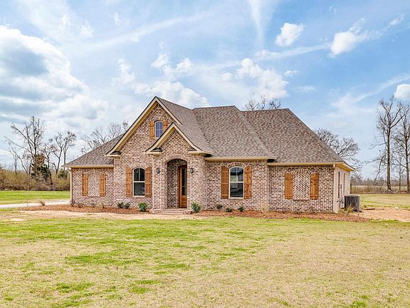 2nd image of 30 Twin Oaks Ln