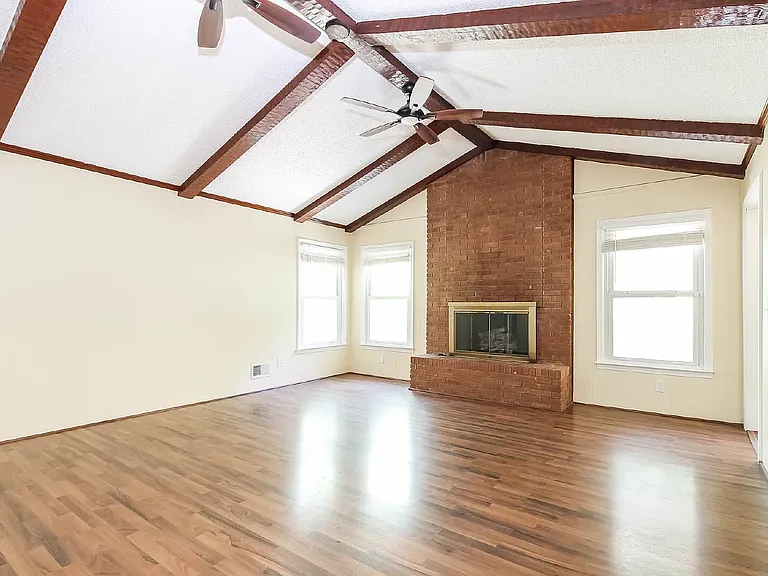 9424 Highgate Rd — Photo 3