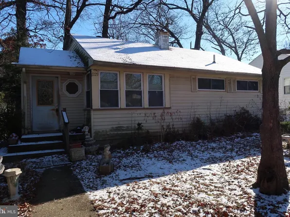 1229 Simmons Dr, Rockville, MD 20851