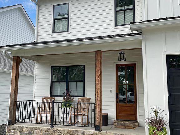 2nd image of 911 Forest Ave