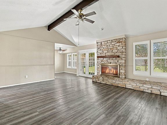 3rd image of 906 Spring Tree St