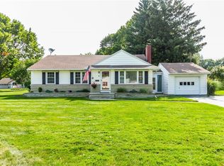 6 Hastings Ln, Rochester, NY 14617