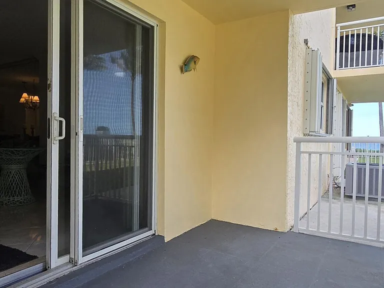 1161 Hillsboro Mile #107 — Photo 9