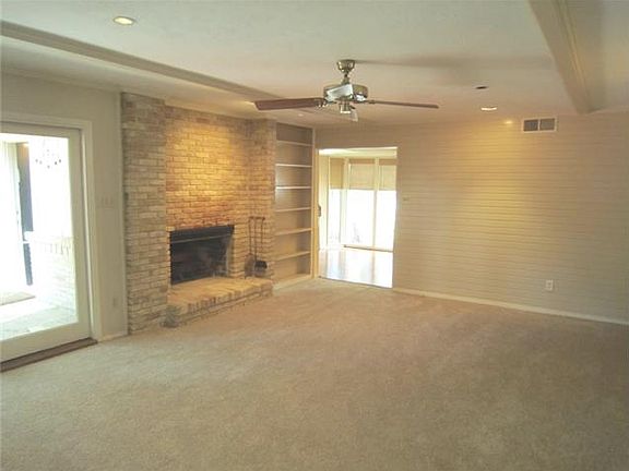 3rd image of 1109 Edgefield Dr