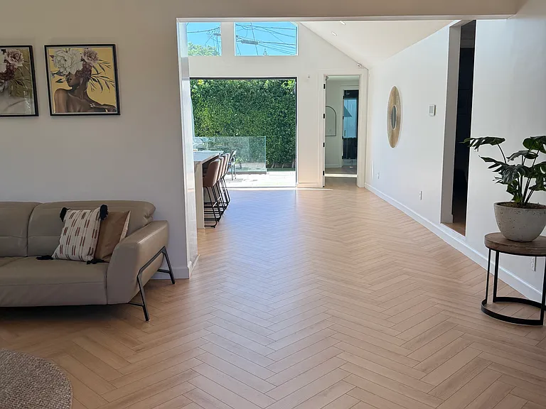 8700 Dorrington Ave — Photo 14
