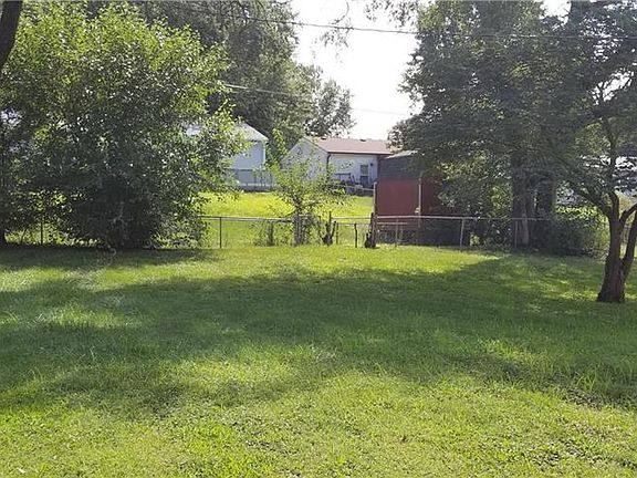 4th image of 2315 Meadow Trl