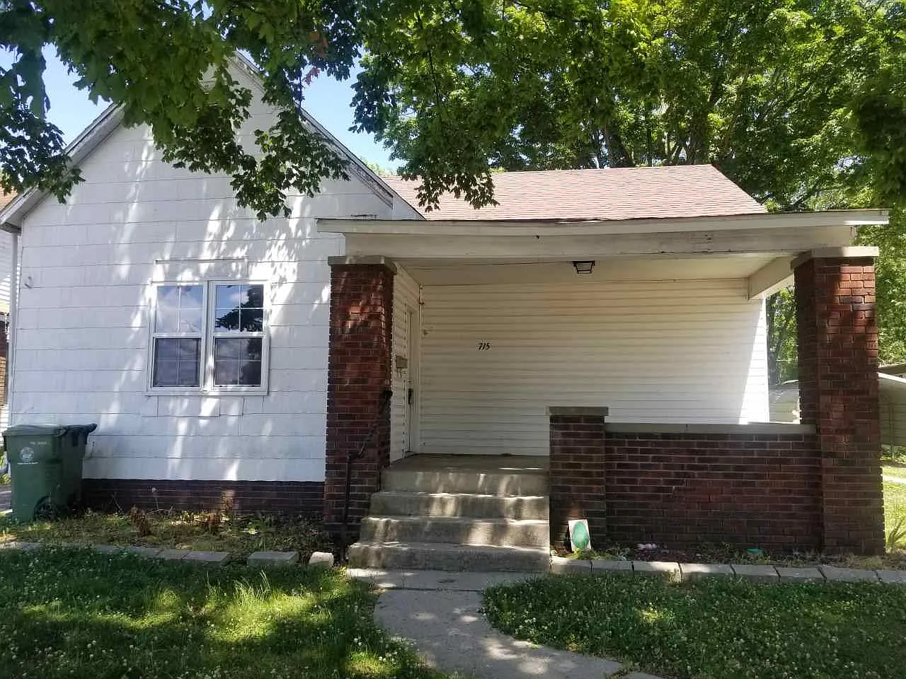 715 N Court St photo 1