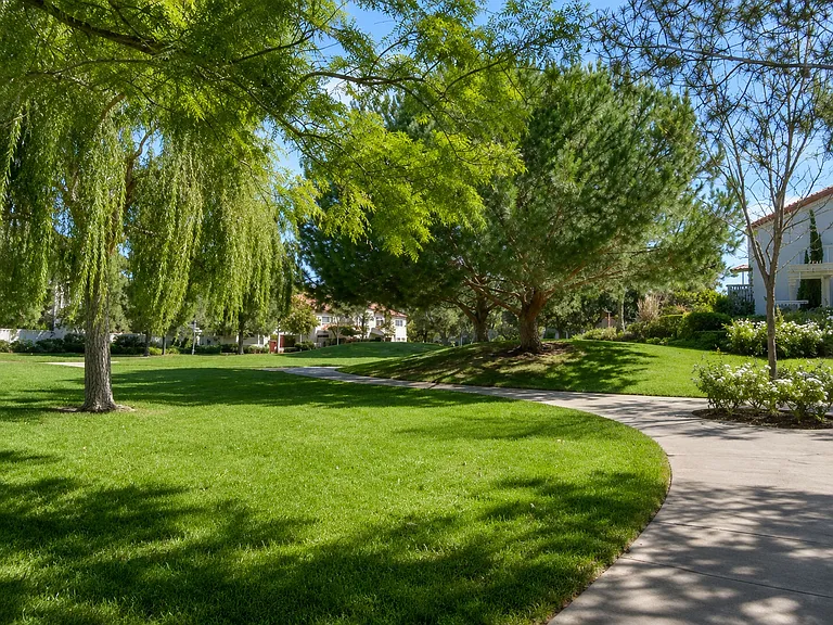 4611 Green Tree Ln — Photo 14