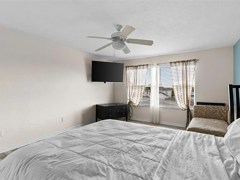215 Gleneagles Dr — Photo 17