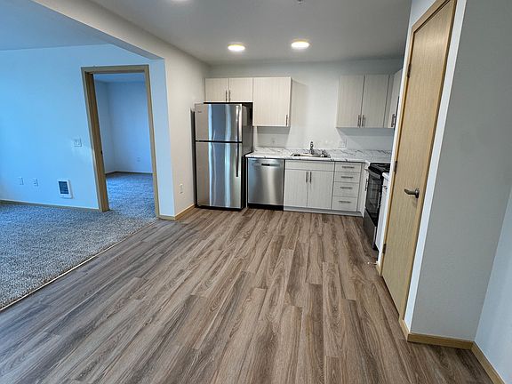 2nd image of 625O W Meeker St #433