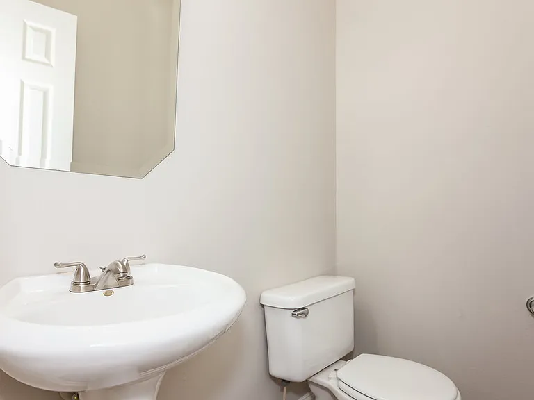 11239 Heritage Green Dr — Photo 16