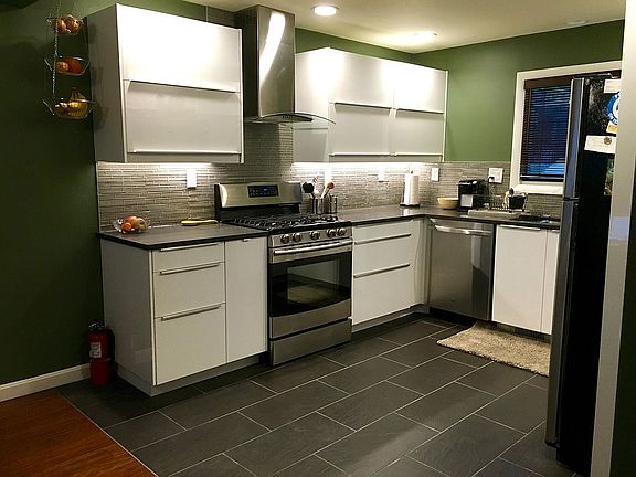 Kitchen favoring stove