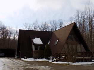 8967 Rohl Rd, North East, PA 16428