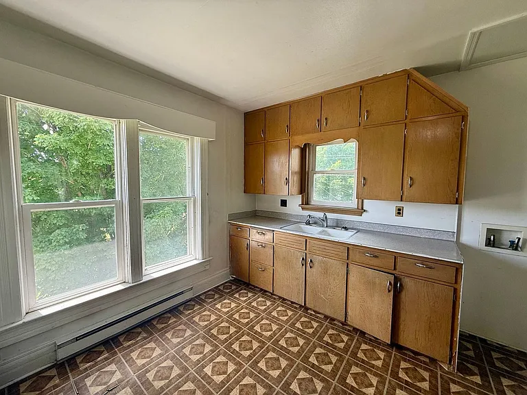 324 N 3rd Ave — Photo 5