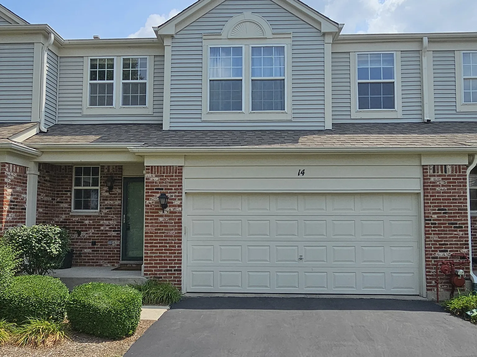 3 bed, 2.5 bath, 1705 sqft, $2,750 — Photo 2
