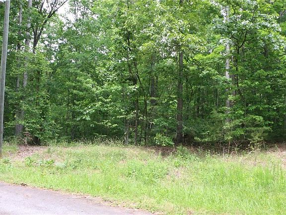 2nd image of 110 Quail Hollow Cir