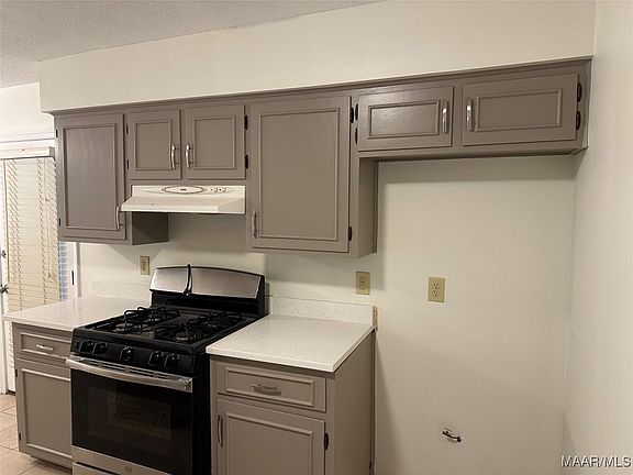 5th image of 4032 Camellia Dr