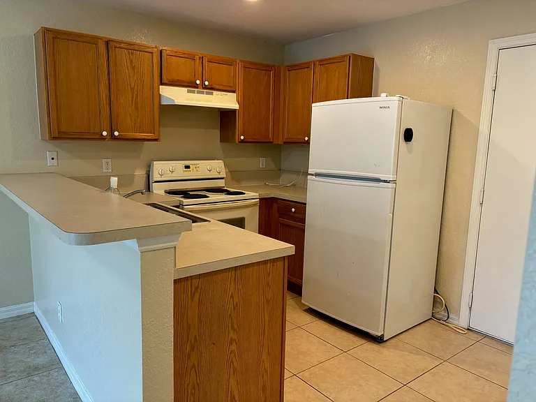 5330 SE Mitchell Ln — Photo 2