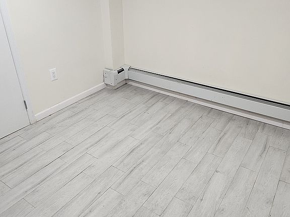 3rd image of 61-40 Parsons Blvd