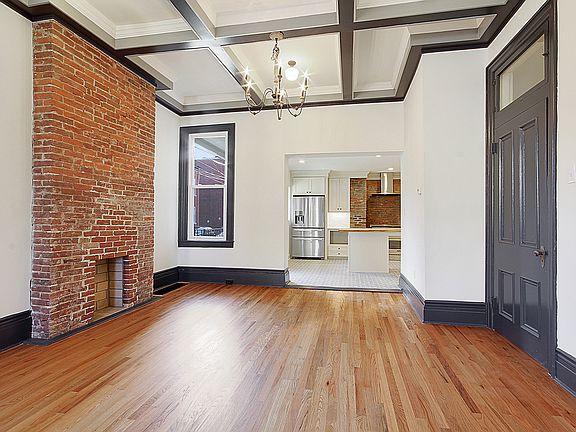 5th image of 346 Main St