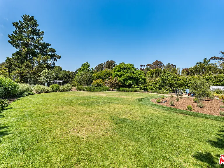 28925 Cliffside Dr — Photo 39