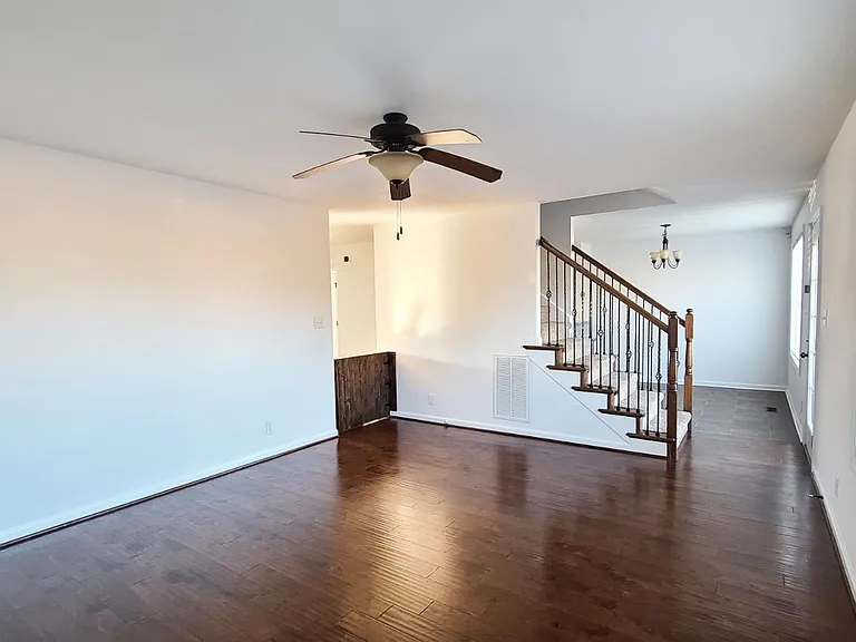 982 Dwight Eisenhower Way — Photo 6