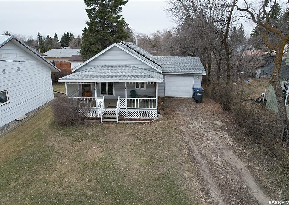 1st image of 608 Balfour STREET