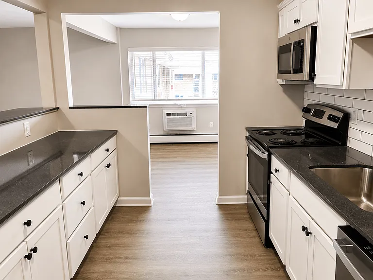 Country Manor Apartment Homes — Photo 8