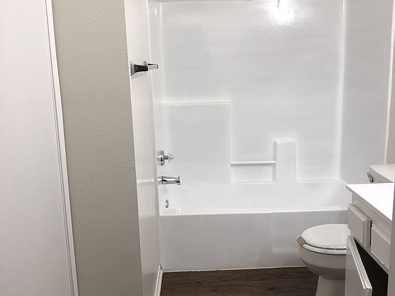 5th image of 1555 W Carson St APT 9
